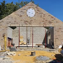 Façade brique en cours
