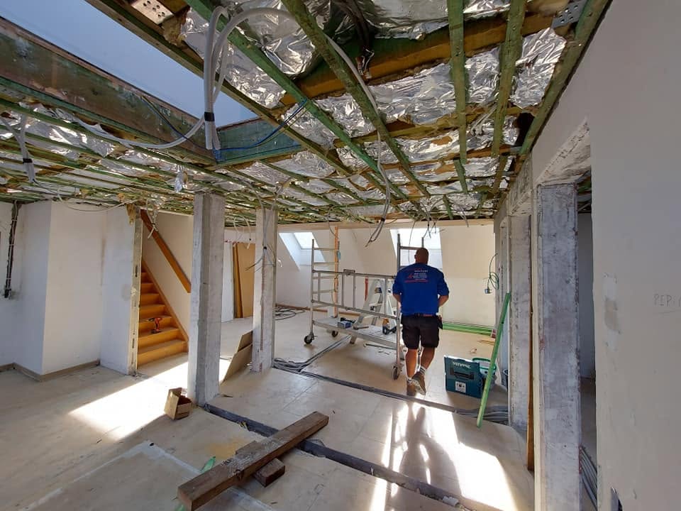 Mise à nu & restructuration